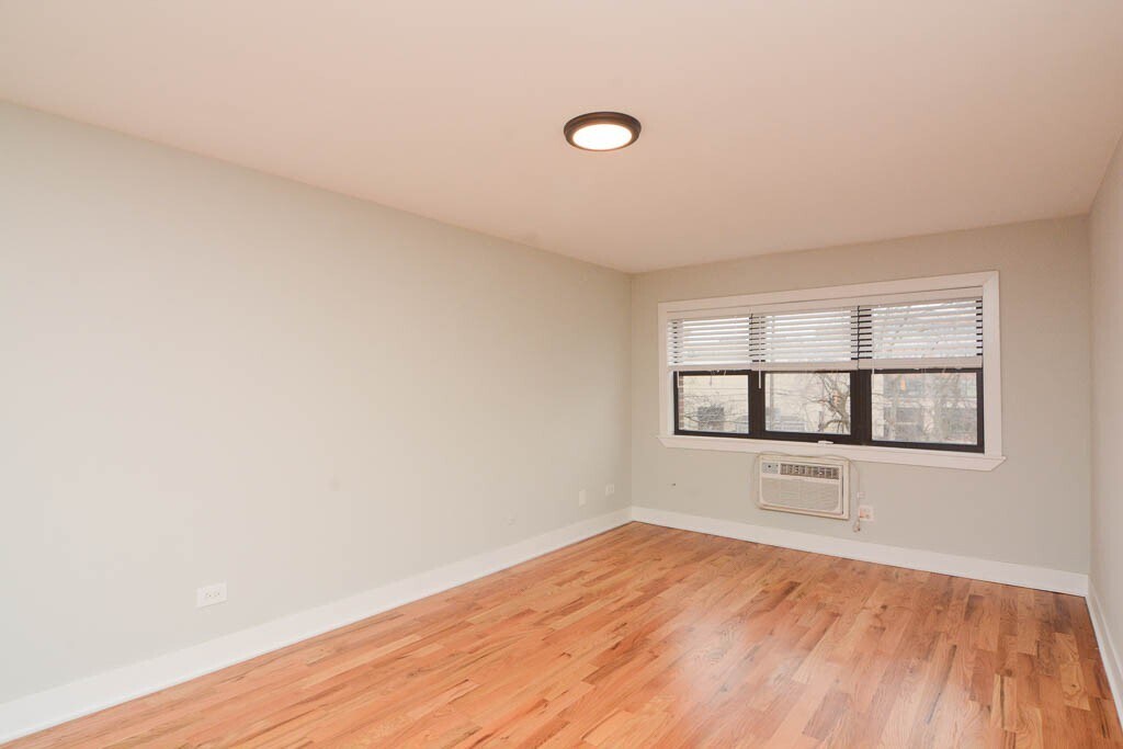 Building Photo - 701 Elm Pl