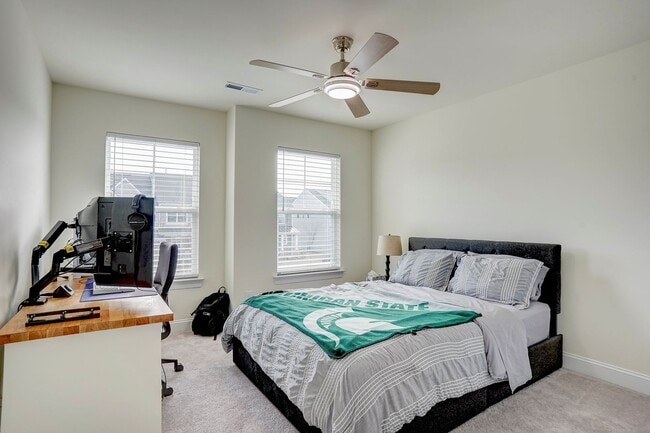 Building Photo - 3 Bedroom Townhouse in Harrisburg with Garage