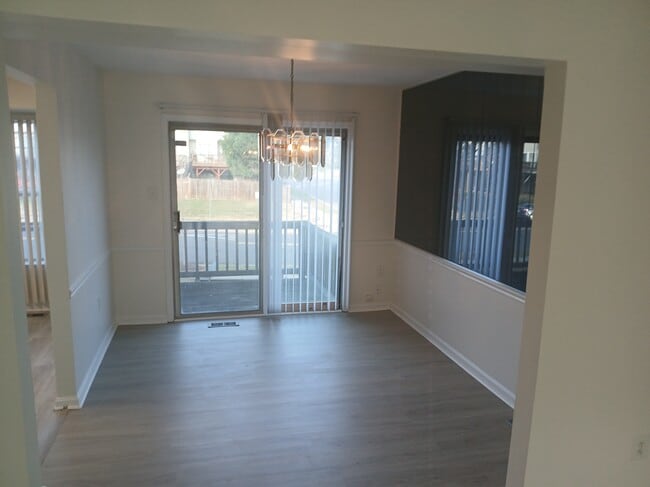 Building Photo - 103 Joyceton Terrace