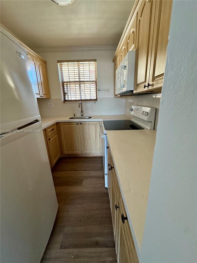 Building Photo - 1101 SW 122nd Ave