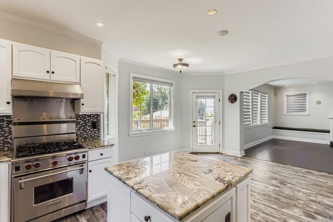 Building Photo - 4bd/3.25ba Kirkland house