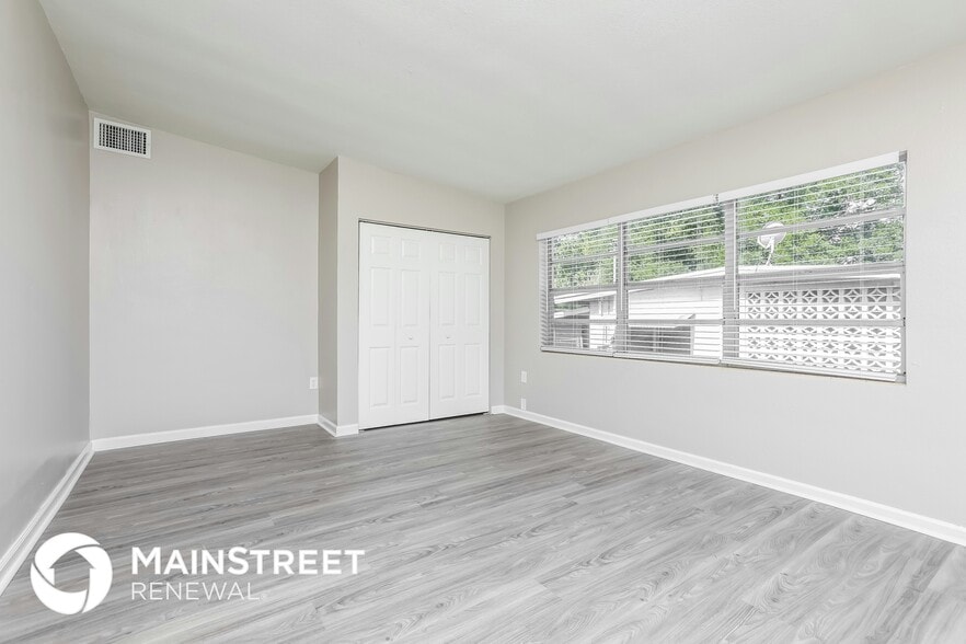 Building Photo - 6136 Bolling Dr