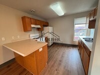 Building Photo - 146 S Broadway Ave