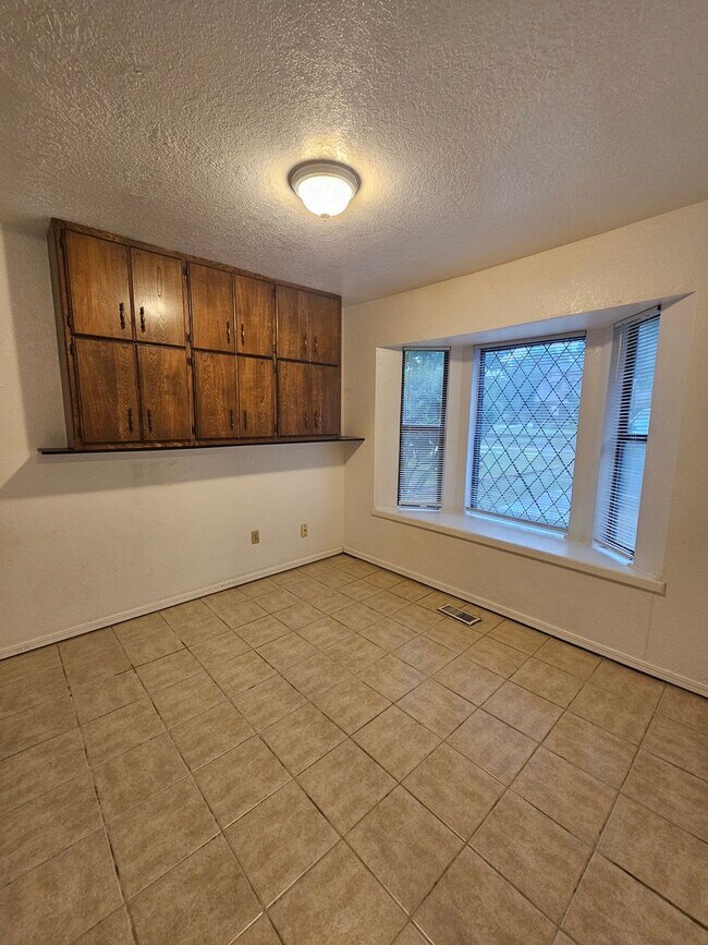 Building Photo - PRELEASING for July 2026! (3) Bed+Converte...