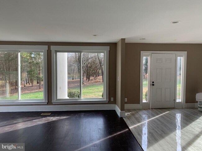 Building Photo - 204 Donmore Dr