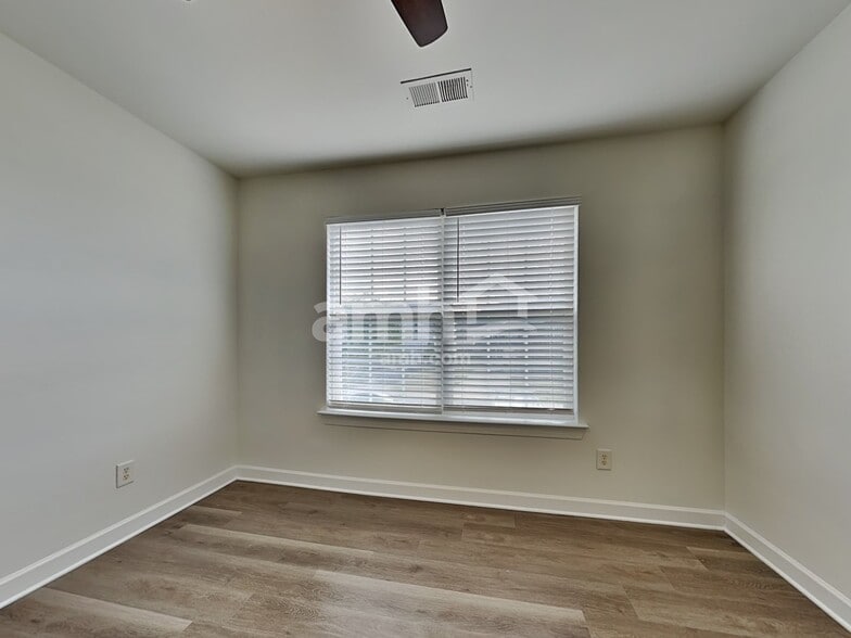 Building Photo - 456 Clearwater Dr