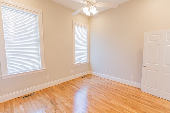 Building Photo - 1121 West Ave