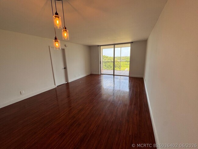 Building Photo - 4570 NW 18th Ave