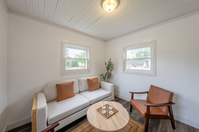 Building Photo - 810 Walnut St