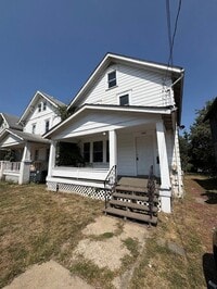 Building Photo - Three bedroom one bathroom home for rent