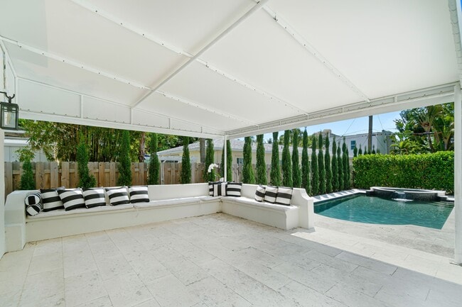 Building Photo - 224 10th St