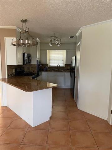Building Photo - 2318 River Oaks Cir