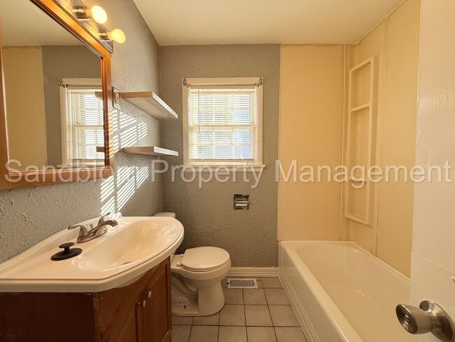 Building Photo - For Lease | University of Tulsa | Available Now!