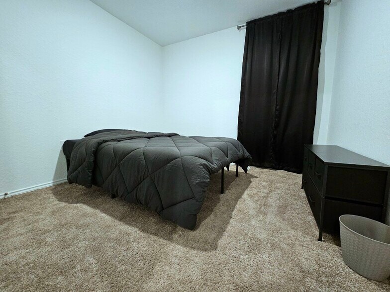 Bedroom 1 - 11814 Fading Way