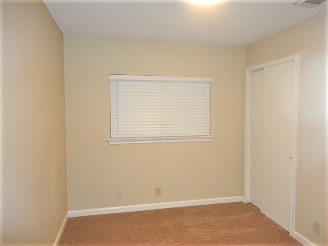 Building Photo - 4914 Dovefield Dr