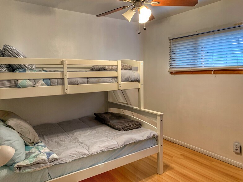 Building Photo - 1430 Manhattan Beach Blvd