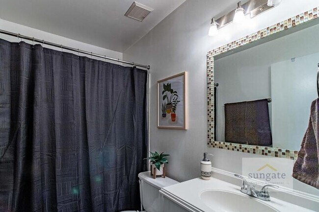 Building Photo - 208 Spring Maiden Ct