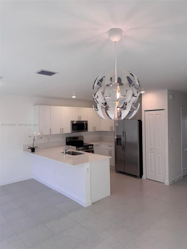 Building Photo - 5120 SW 37th St