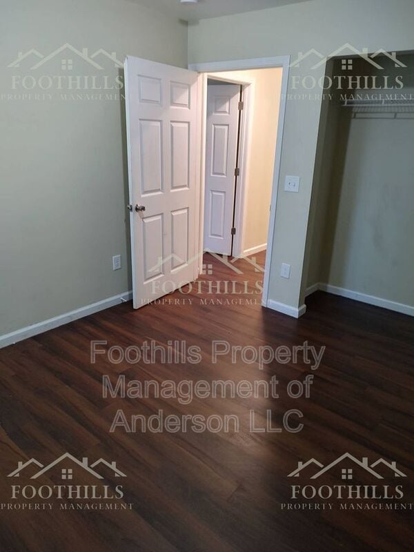 Building Photo - 110 Townsley Ct