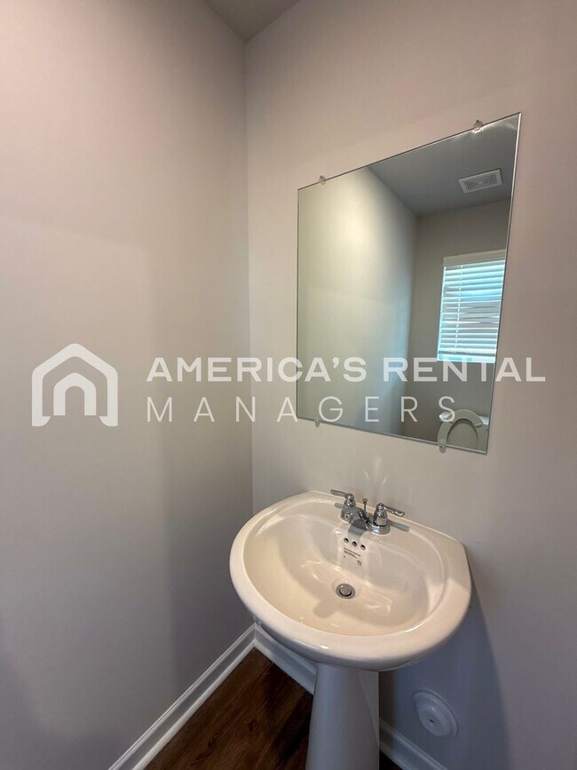 Building Photo - Home in Lincoln, AL for Rent! Available to View Now!