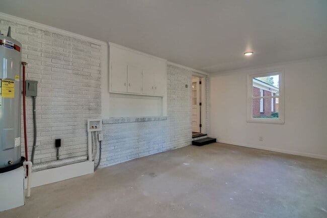 Building Photo - Renovated West Augusta Ranch - Coming July...