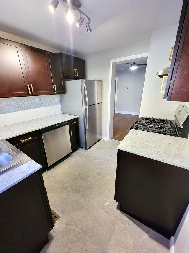 Building Photo - *** Mt. Washington Two Bedroom Duplex for Rent * Large Yard * Private Patio * Fully Renovated * W...