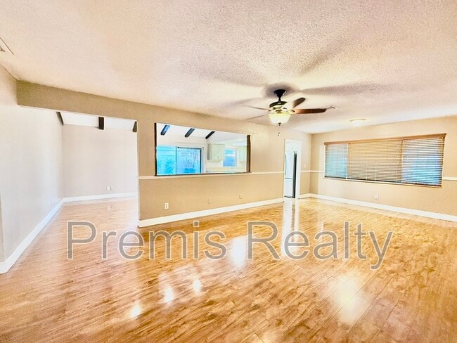 Building Photo - 2381 Timbercrest Cir W