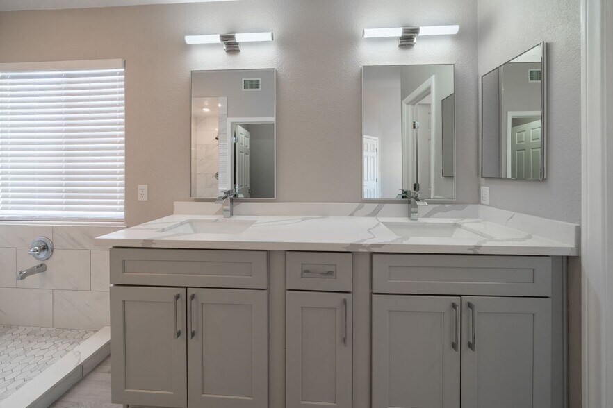 Building Photo - 1804 Summit Pointe Dr