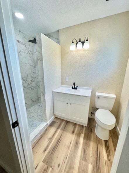 Building Photo - 4818 Hamlett Dr
