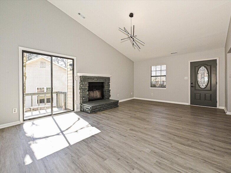 Building Photo - 6455 Tivoli Ct