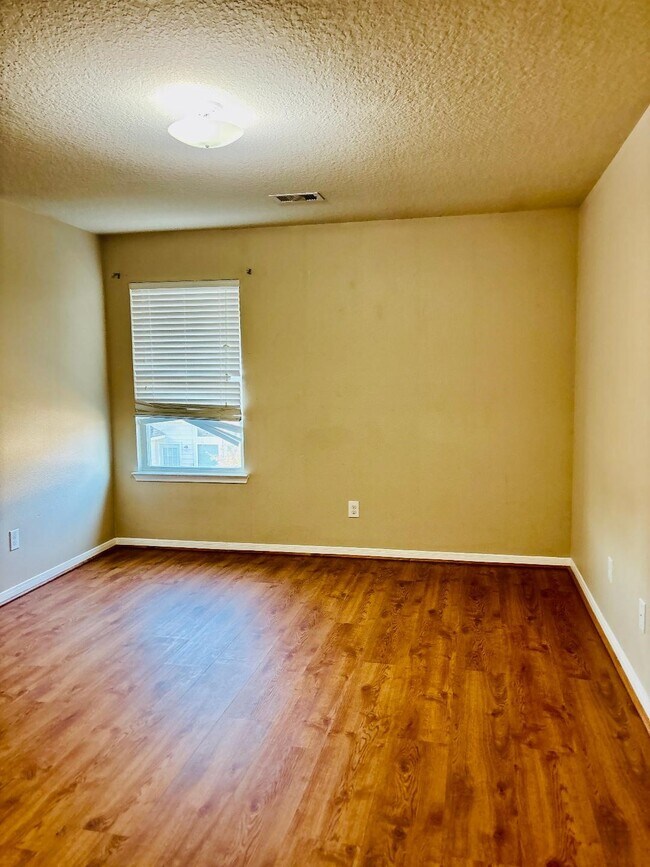 Building Photo - 9947 Valance Way