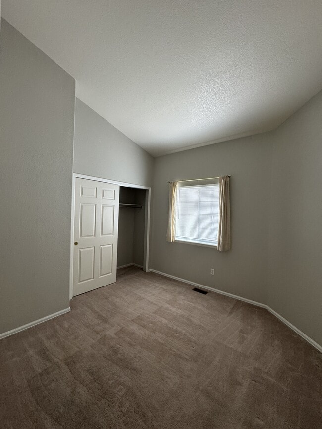 Building Photo - 1118 Samuel Point