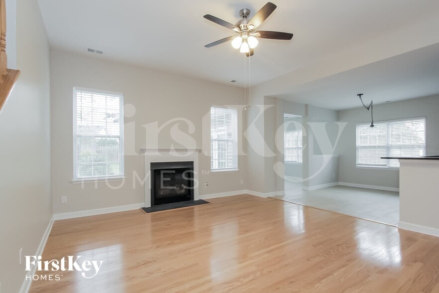 Building Photo - 240 Golden Valley Dr