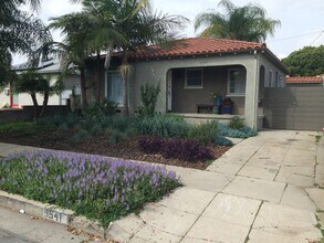 Building Photo - This charming, updated 2-bedroom, 2-bathroom home in a great Culver City location is now available!