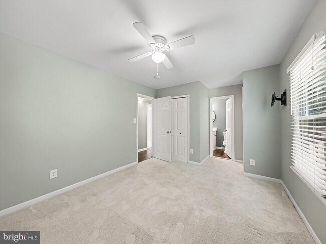 Building Photo - 5570 Rowser Dr