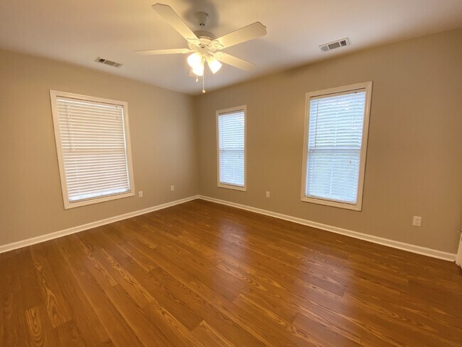 Building Photo - Rent Ready, Four Bedroom Home in Parkside ...