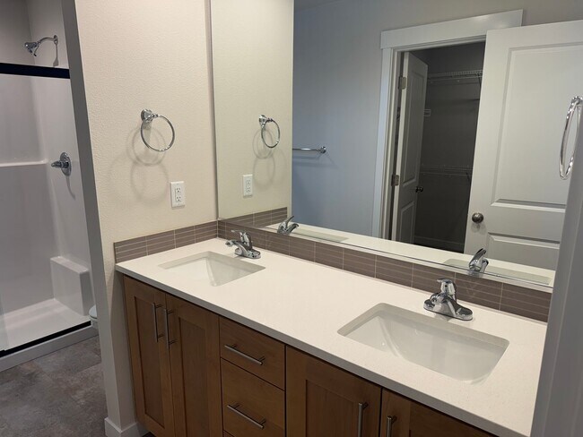 Building Photo - Spacious 3 Bedroom – Move-In Ready Brand new home!!!