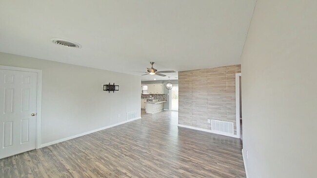 Building Photo - 409 NW 75th St
