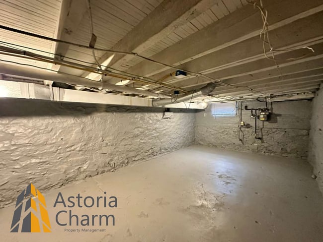 Building Photo - Flexible 4 Bedroom Layout with Fenced Backyard