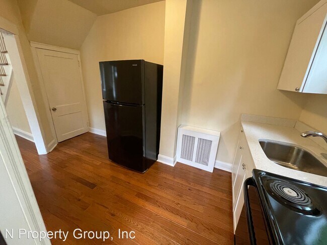 Building Photo - 3 br, 1 bath House - 143 Highland Ave