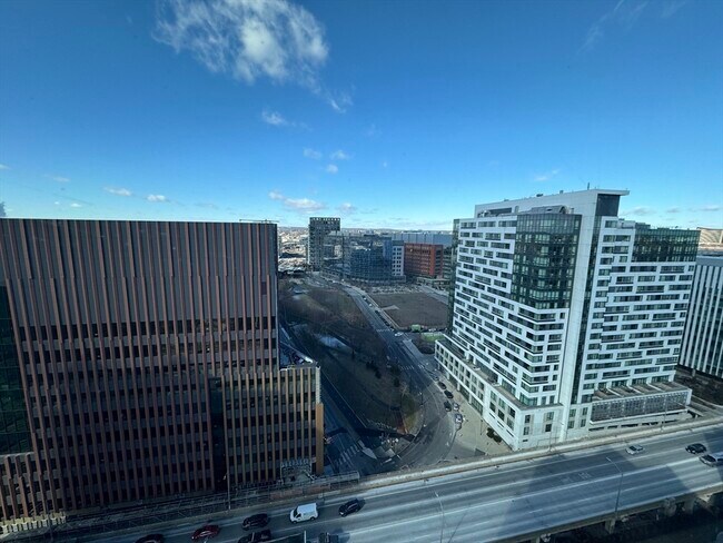 Building Photo - 10 Museum Way