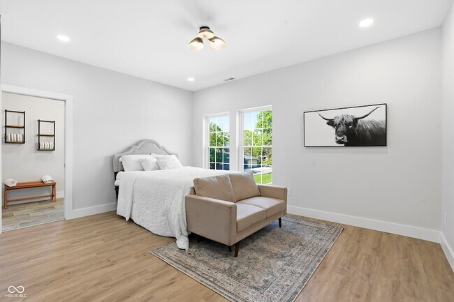 Building Photo - 4623 Rookwood Ave