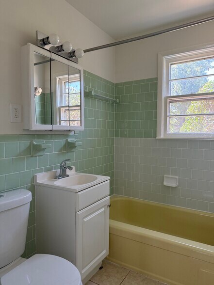 Bathroom 1 - 3601 17th St N