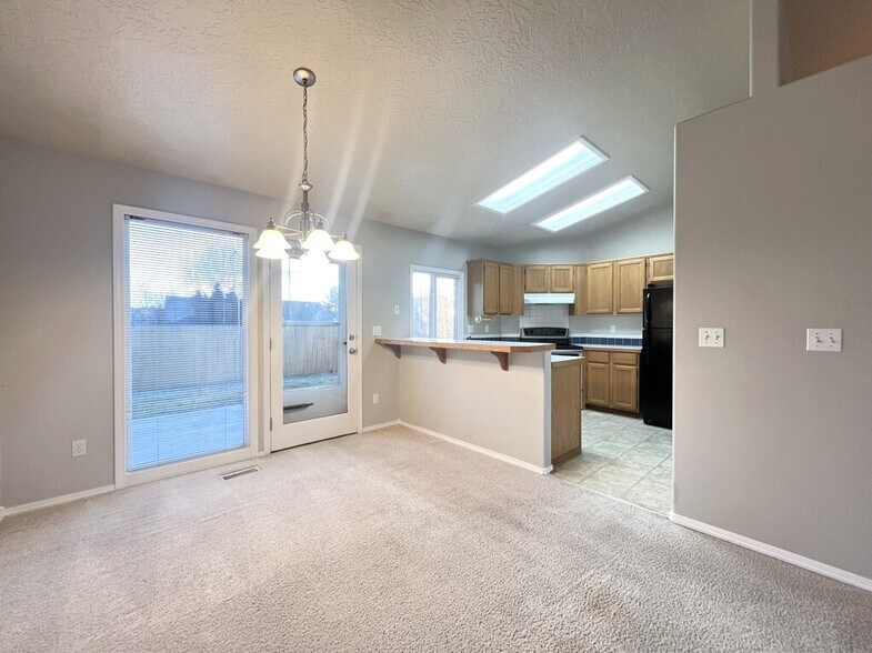 Building Photo - 4160 E Carnation Ct