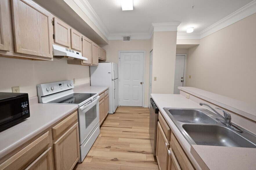 Building Photo - 11510 Villa Grand