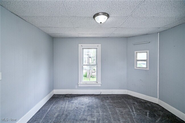 Building Photo - 825 7th St NW