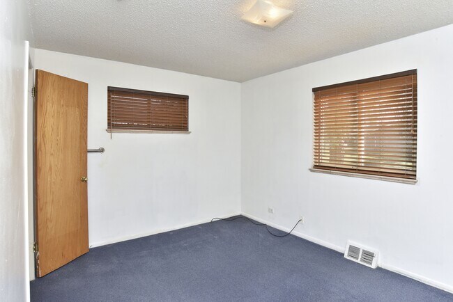 Building Photo - 5741 W Cedar Ave