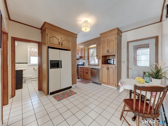 Building Photo - 176 New Litchfield St