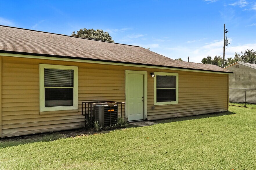 Building Photo - 7510 John F Kennedy Dr W