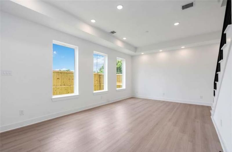 Building Photo - 3333 Raleigh St